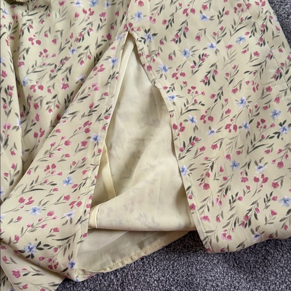 Kittenish Yellow Floral Camisole - Picture 4 of 4